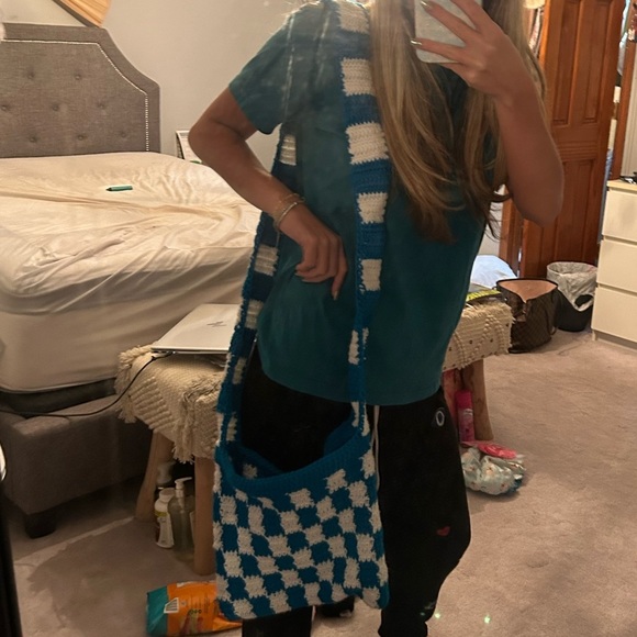 Blue & white checkered crochet over the shoulder bag - Picture 3 of 3